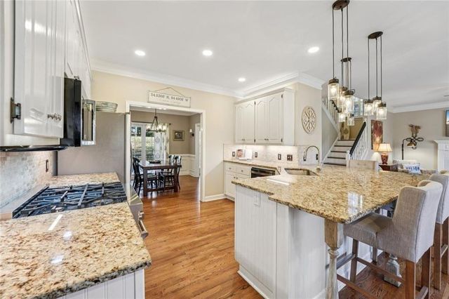 1013 Hickory Woods Way, Canton, GA 30115