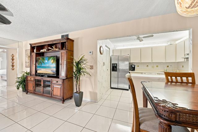 222 Pine Hov Circle A-2, Greenacres, FL 33463