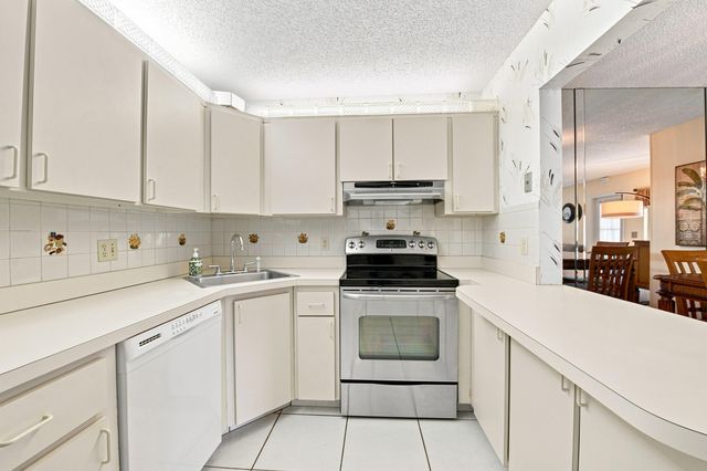 222 Pine Hov Circle A-2, Greenacres, FL 33463