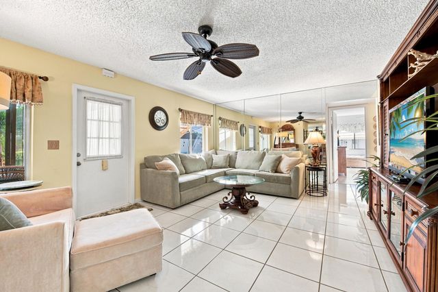 222 Pine Hov Circle A-2, Greenacres, FL 33463