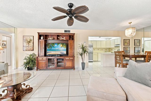 222 Pine Hov Circle A-2, Greenacres, FL 33463