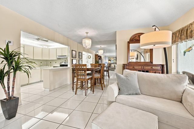 222 Pine Hov Circle A-2, Greenacres, FL 33463
