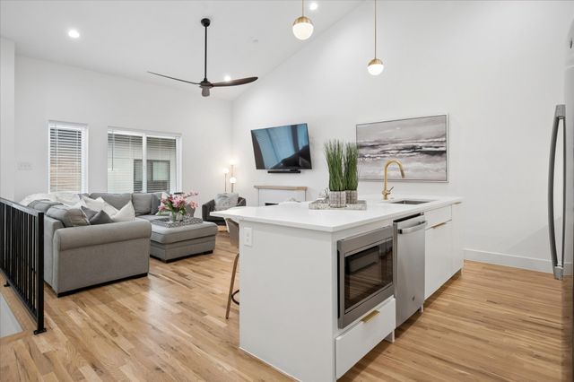 2130 Lovedale Avenue 102, Dallas, TX 75235