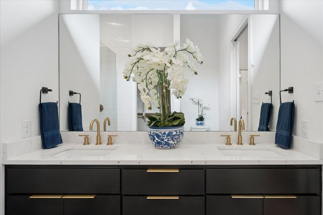 2130 Lovedale Avenue 102, Dallas, TX 75235