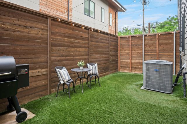 2130 Lovedale Avenue 102, Dallas, TX 75235