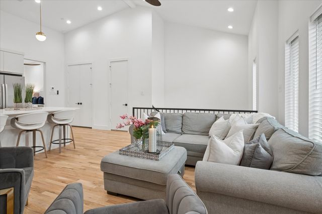 2130 Lovedale Avenue 102, Dallas, TX 75235