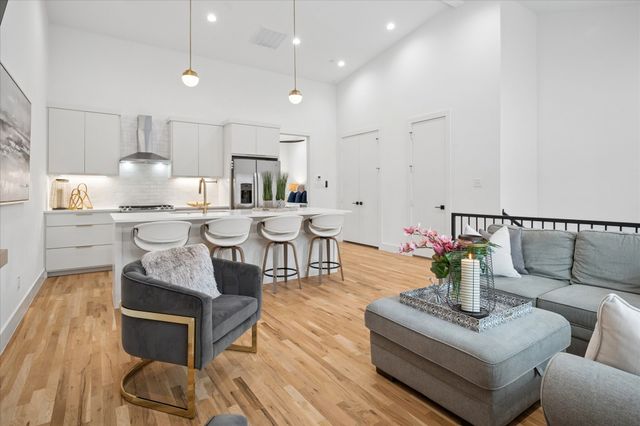 2130 Lovedale Avenue 102, Dallas, TX 75235