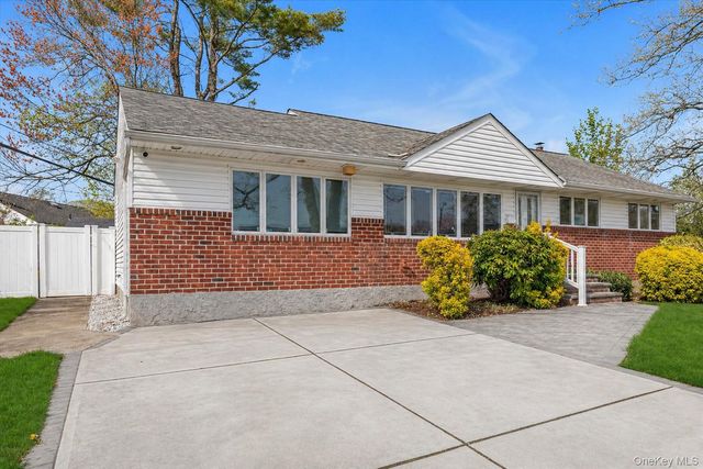 26 Sheridan Street, Old Bethpage, NY 11804