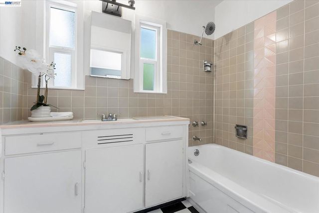 2114 Marin Ave, Berkeley, CA 94707