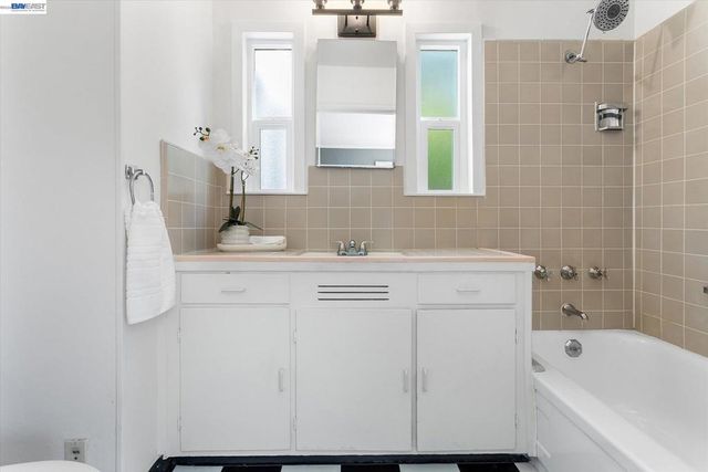2114 Marin Ave, Berkeley, CA 94707