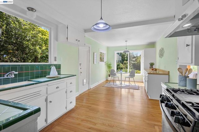 2114 Marin Ave, Berkeley, CA 94707