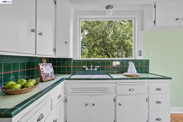 2114 Marin Ave, Berkeley, CA 94707