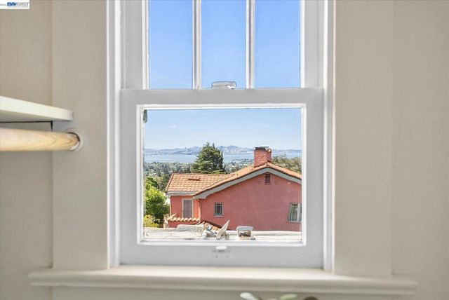 2114 Marin Ave, Berkeley, CA 94707