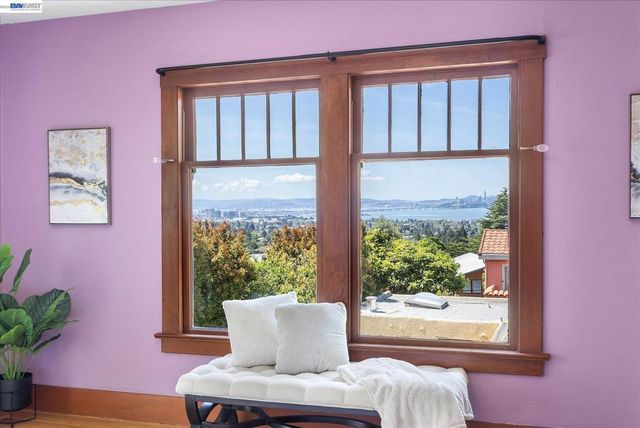 2114 Marin Ave, Berkeley, CA 94707