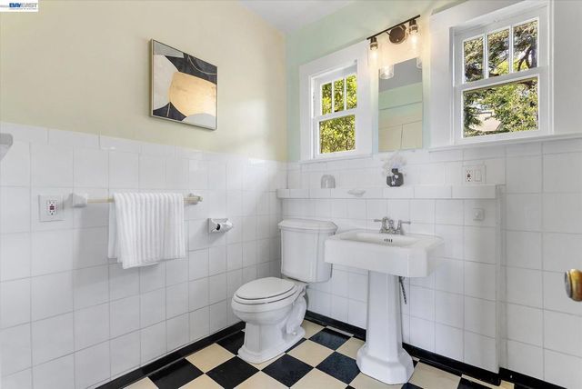 2114 Marin Ave, Berkeley, CA 94707