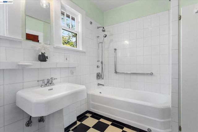2114 Marin Ave, Berkeley, CA 94707