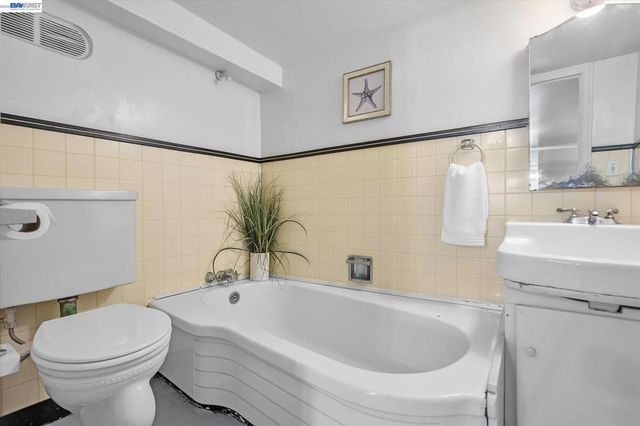 2114 Marin Ave, Berkeley, CA 94707