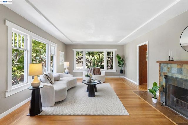 2114 Marin Ave, Berkeley, CA 94707