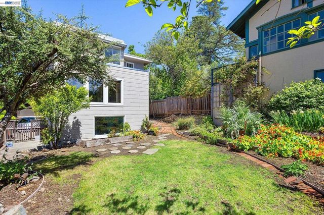 2114 Marin Ave, Berkeley, CA 94707