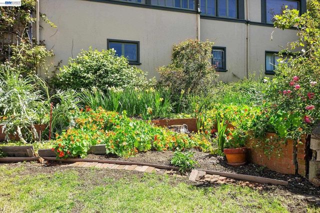 2114 Marin Ave, Berkeley, CA 94707
