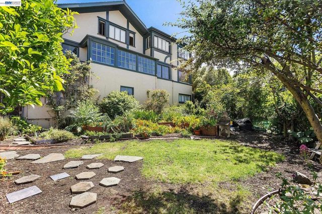 2114 Marin Ave, Berkeley, CA 94707