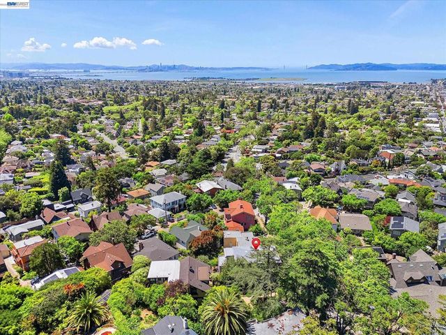 2114 Marin Ave, Berkeley, CA 94707