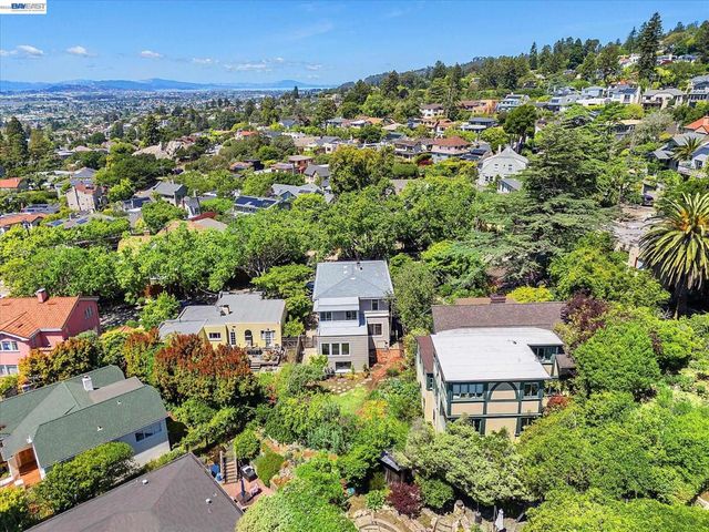 2114 Marin Ave, Berkeley, CA 94707