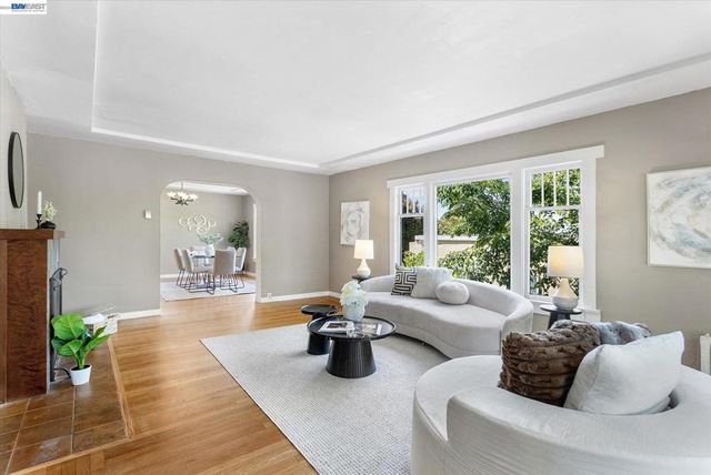 2114 Marin Ave, Berkeley, CA 94707