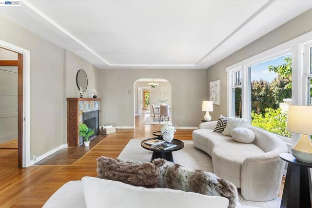 2114 Marin Ave, Berkeley, CA 94707