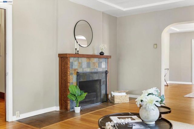 2114 Marin Ave, Berkeley, CA 94707