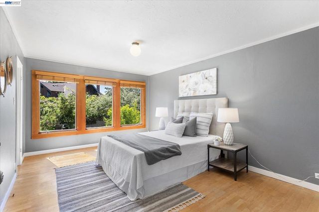 2114 Marin Ave, Berkeley, CA 94707