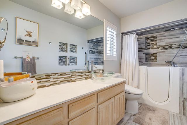 331 Clear Lake Lane, Weatherford, TX 76087