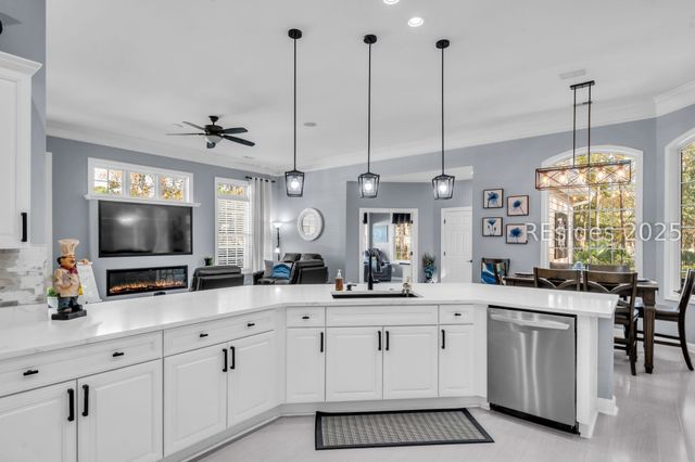 9 Island West Ct, Bluffton, SC 29910