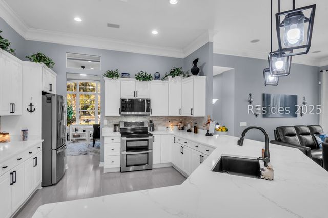 9 Island West Ct, Bluffton, SC 29910