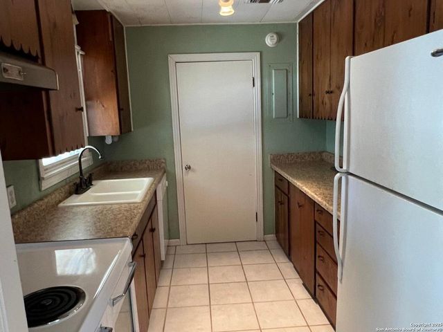 702 Esplanade, Karnes City, TX 78118