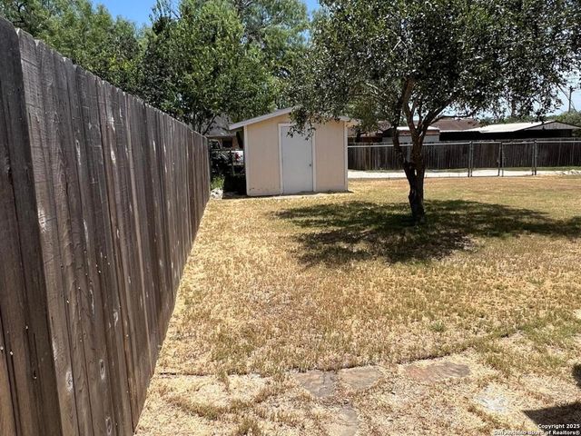 702 Esplanade, Karnes City, TX 78118