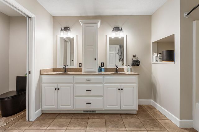 5210 Hammer Place, Decatur, IL 62521