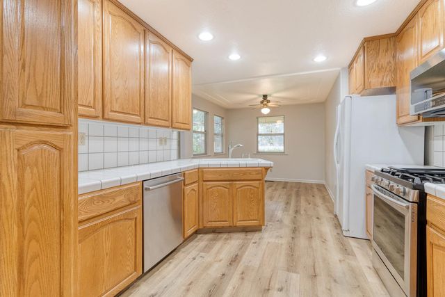 2448 Topeka St, Riverbank, CA 95367