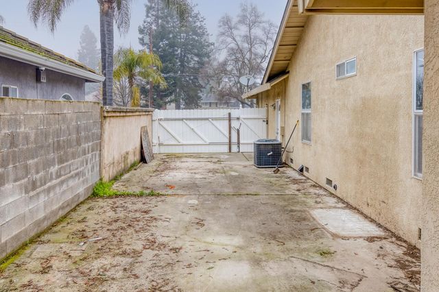 2448 Topeka St, Riverbank, CA 95367