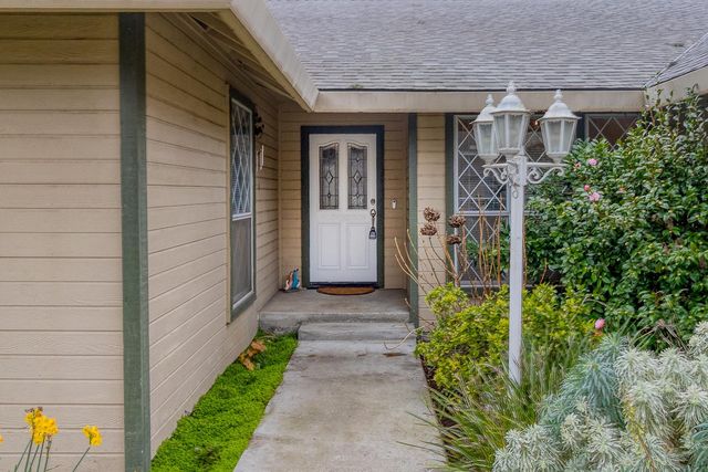 2448 Topeka St, Riverbank, CA 95367