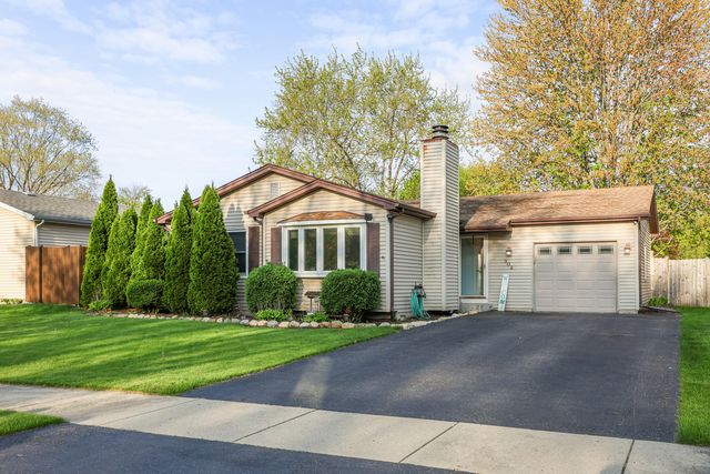 302 Pin Oak Drive, North Aurora, IL 60542