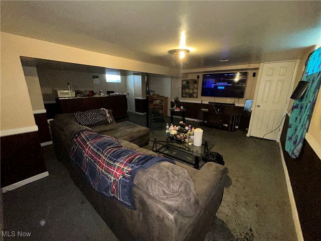 4736 E 178th Street, Cleveland, OH 44128