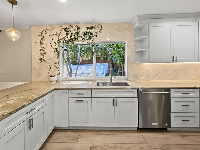 2411 S Olive Avenue, West Palm Beach, FL 33401