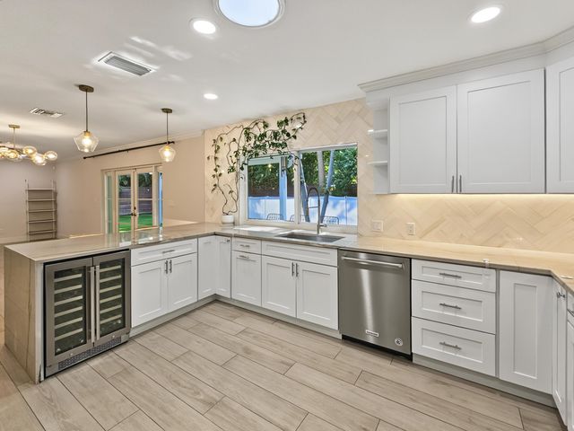 2411 S Olive Avenue, West Palm Beach, FL 33401