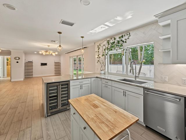 2411 S Olive Avenue, West Palm Beach, FL 33401