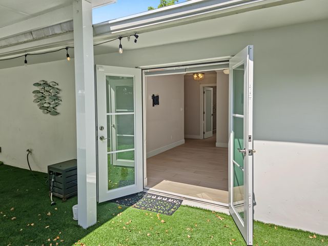2411 S Olive Avenue, West Palm Beach, FL 33401