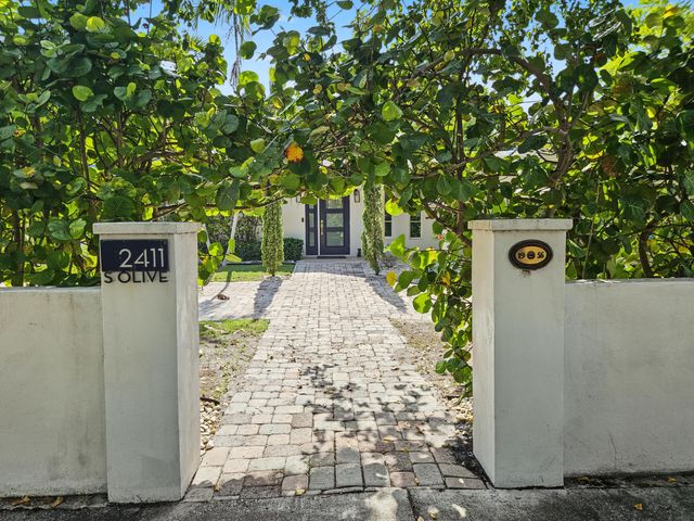 2411 S Olive Avenue, West Palm Beach, FL 33401