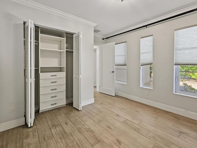 2411 S Olive Avenue, West Palm Beach, FL 33401