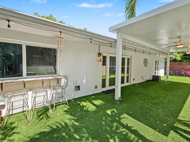 2411 S Olive Avenue, West Palm Beach, FL 33401