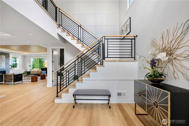 12811 SE 44th Place, Bellevue, WA 98006